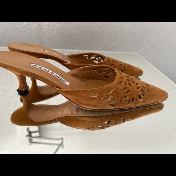Brown Monolo Blahnik heels - Picture 1 of 3